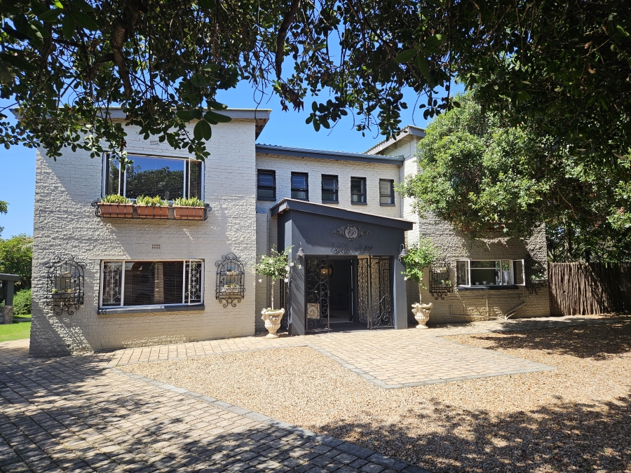 9 Bedroom Property for Sale in Wavecrest Eastern Cape